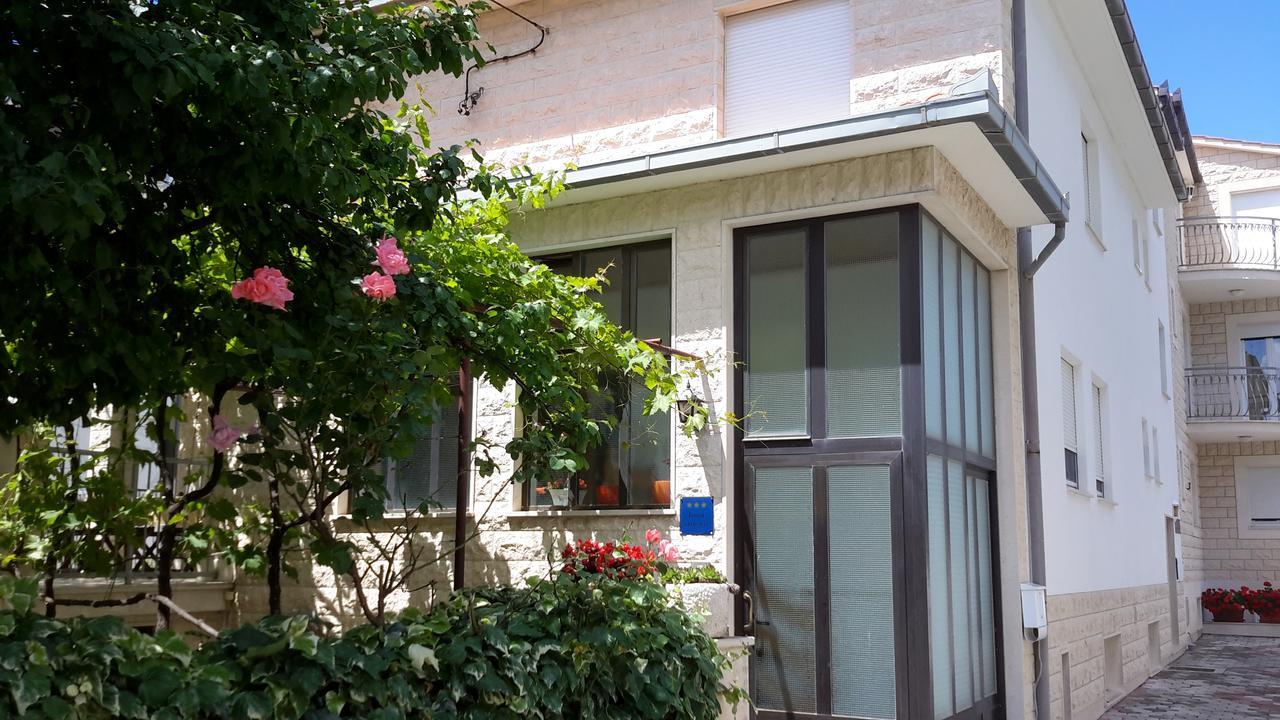 Arya Appartement Podstrana Buitenkant foto