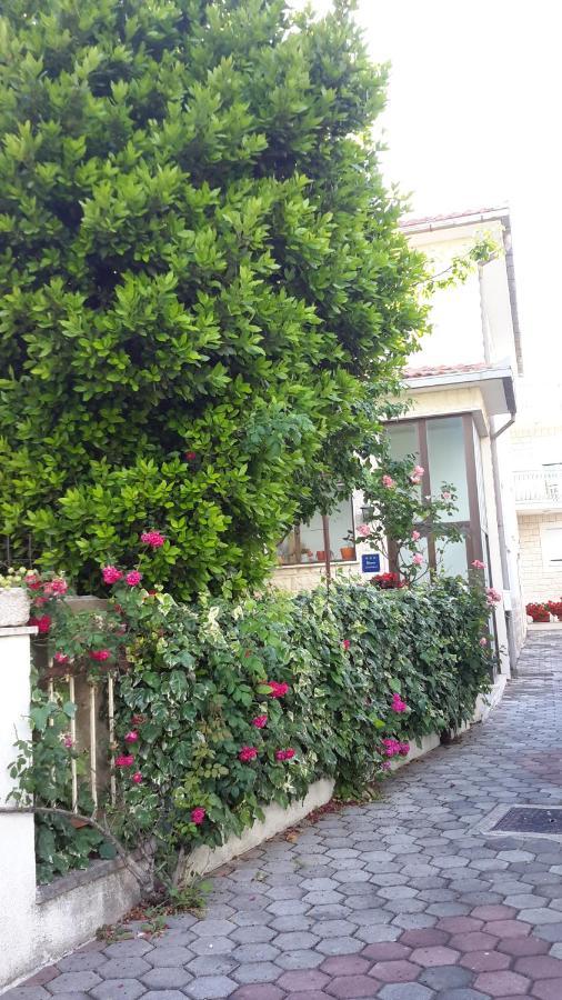 Arya Appartement Podstrana Buitenkant foto