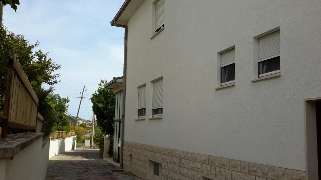 Arya Appartement Podstrana Buitenkant foto